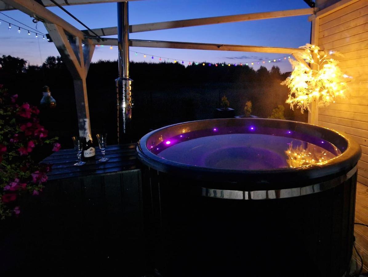 Diamenty Baltyku Domki Wakacyjne Balia Z Jacuzzi Mielenko Buitenkant foto
